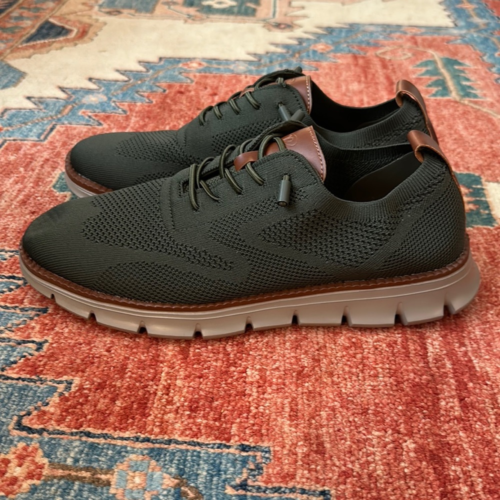 Breeze Men's Urban- Ultra Comfortable Shoe. Size 10.5 in Olive